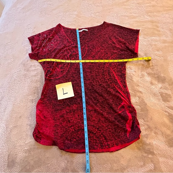 Maurices red black rhinestones one sleeve pattern tee Size L - Picture 10 of 10